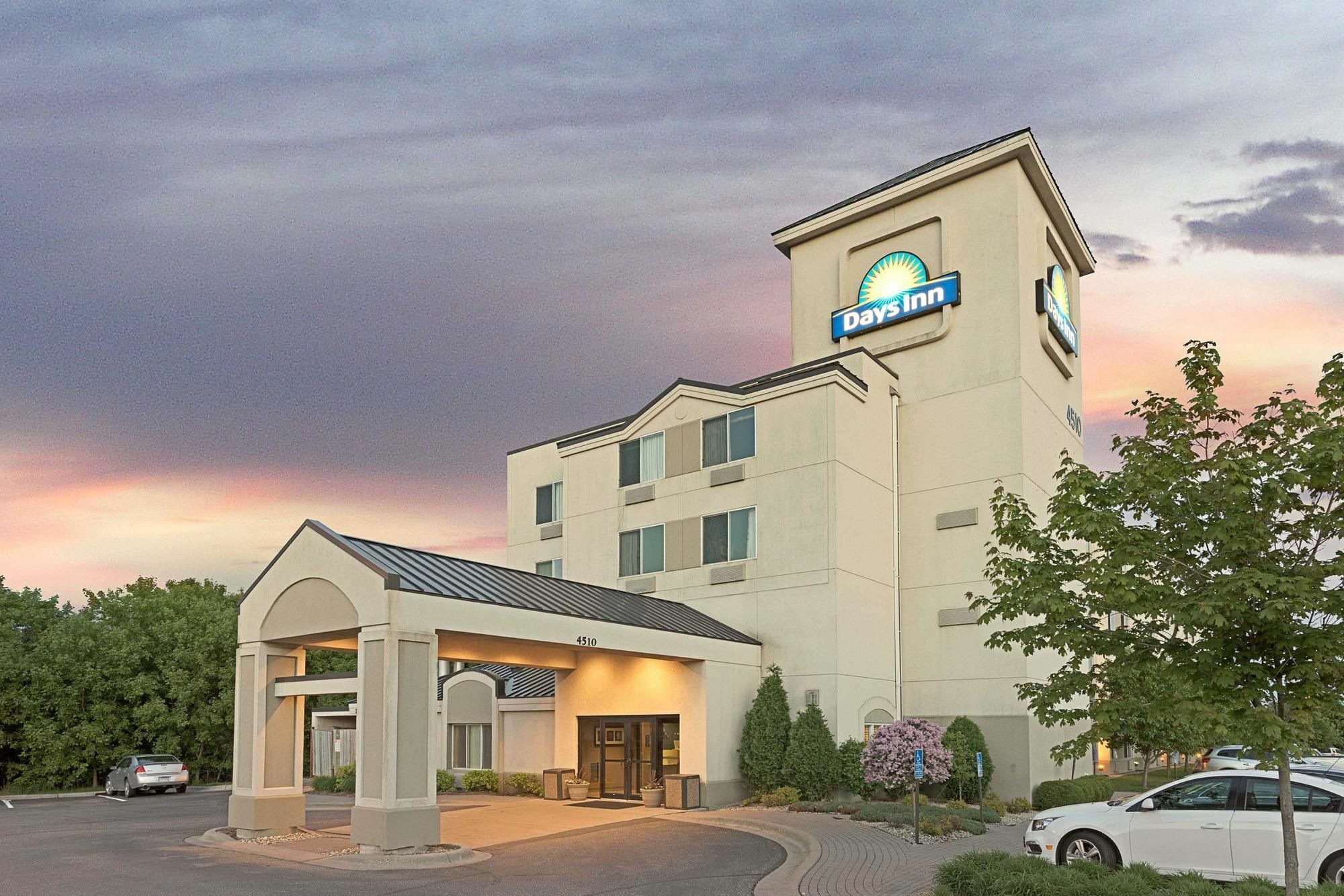 Days Inn By Wyndham Eagan Minnesota Near Mall Of America Bagian luar foto