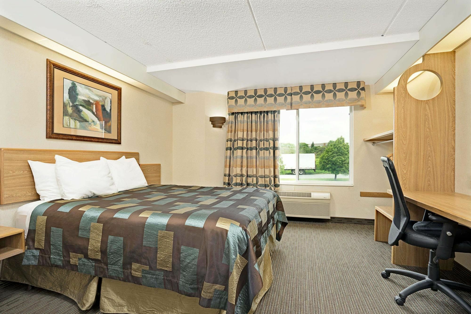 Days Inn By Wyndham Eagan Minnesota Near Mall Of America Bagian luar foto